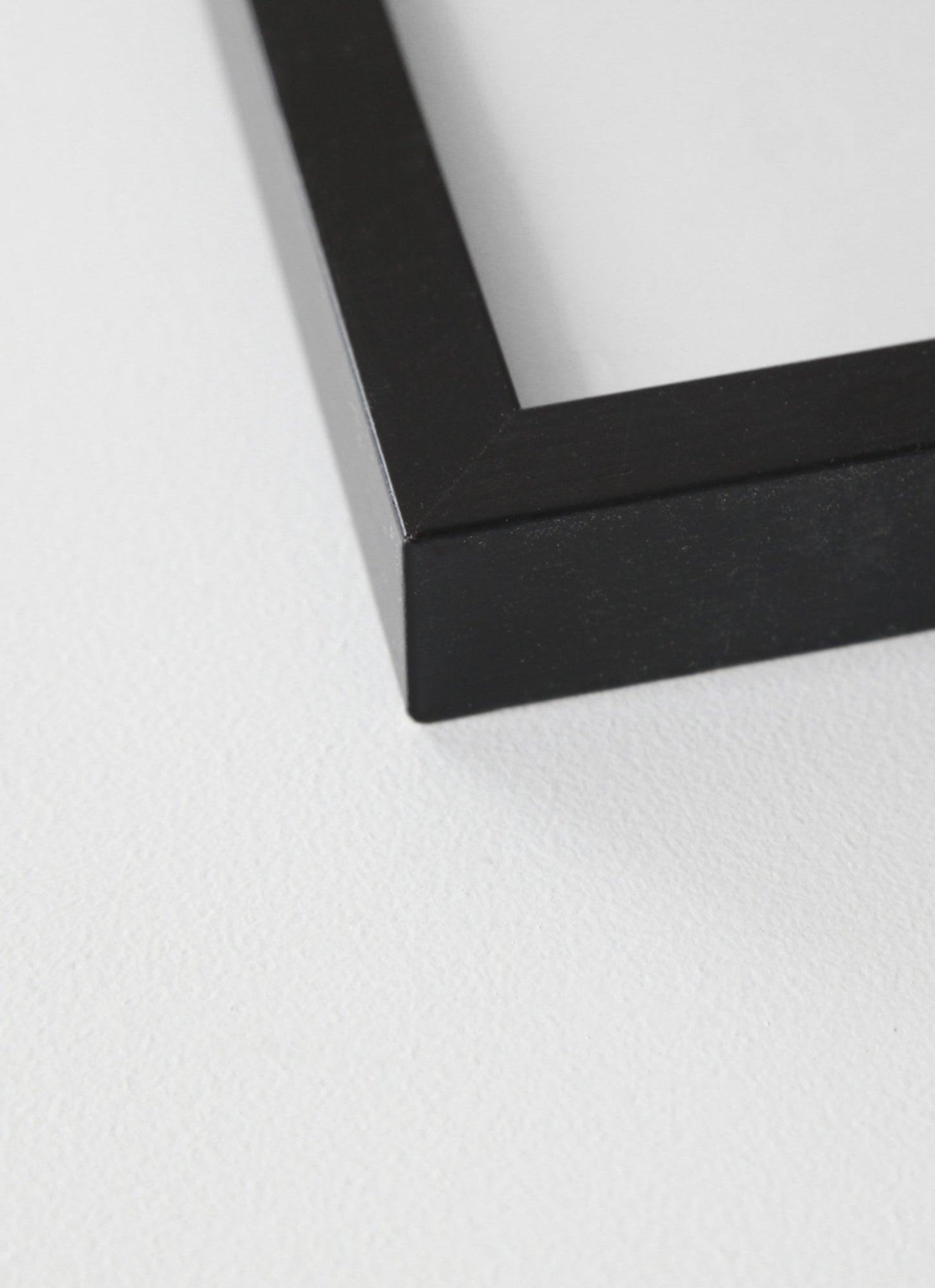 Classic Black Pinewood Frame - 40x50 cm / 16x20"
