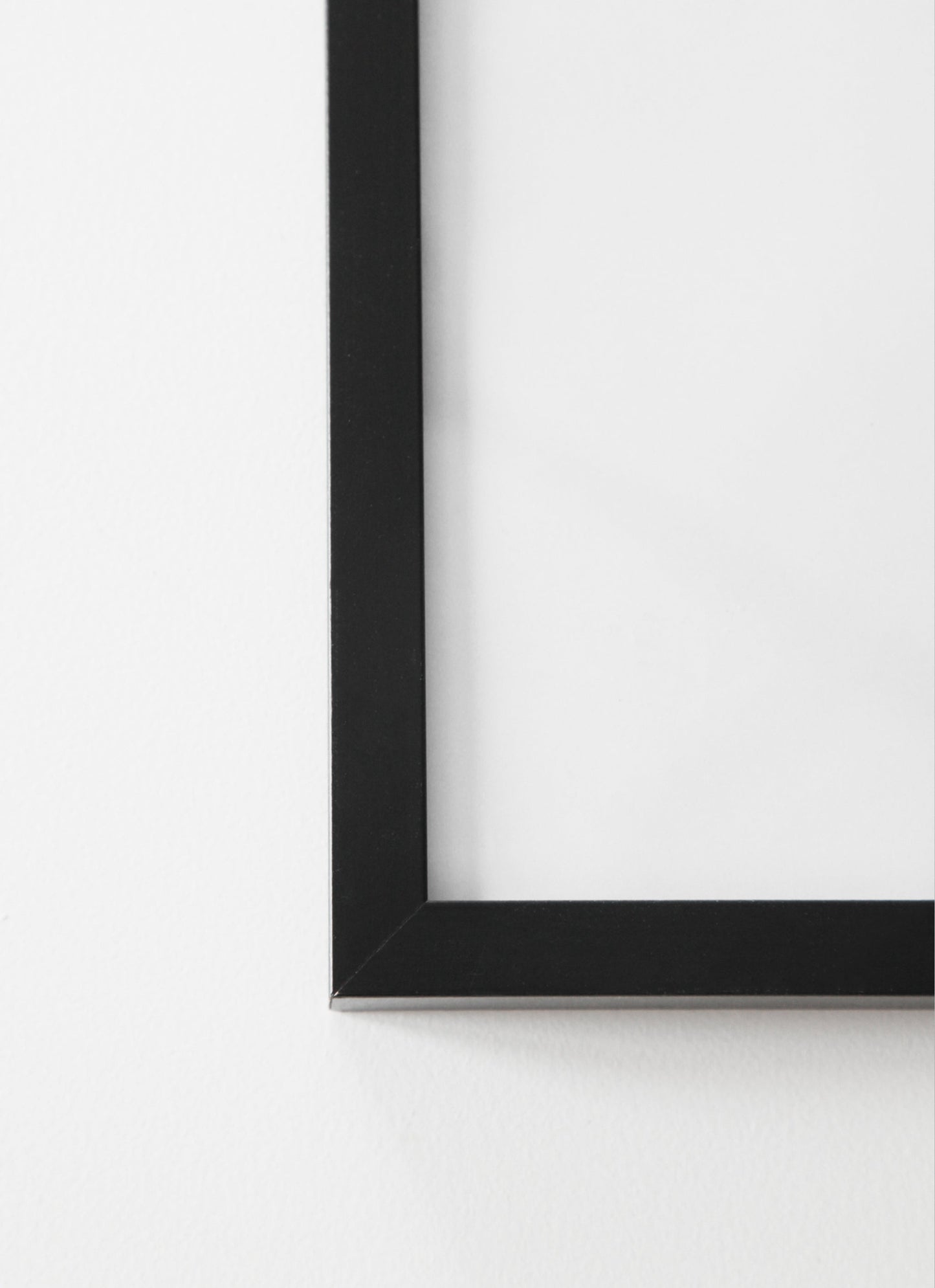 Classic Black Pinewood Frame - 40x50 cm / 16x20"