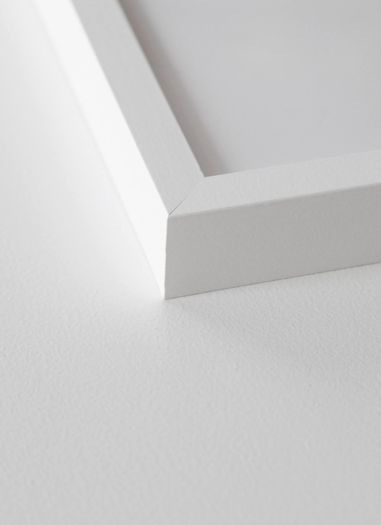 Classic White Pinewood Frame - 50x70 cm / 20x28"