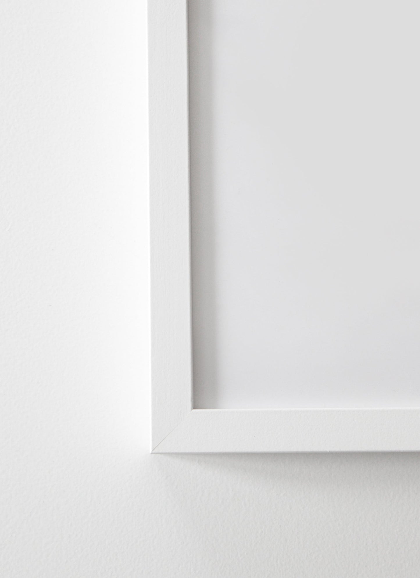 Classic White Pinewood Frame - 40x50 cm / 16x20"