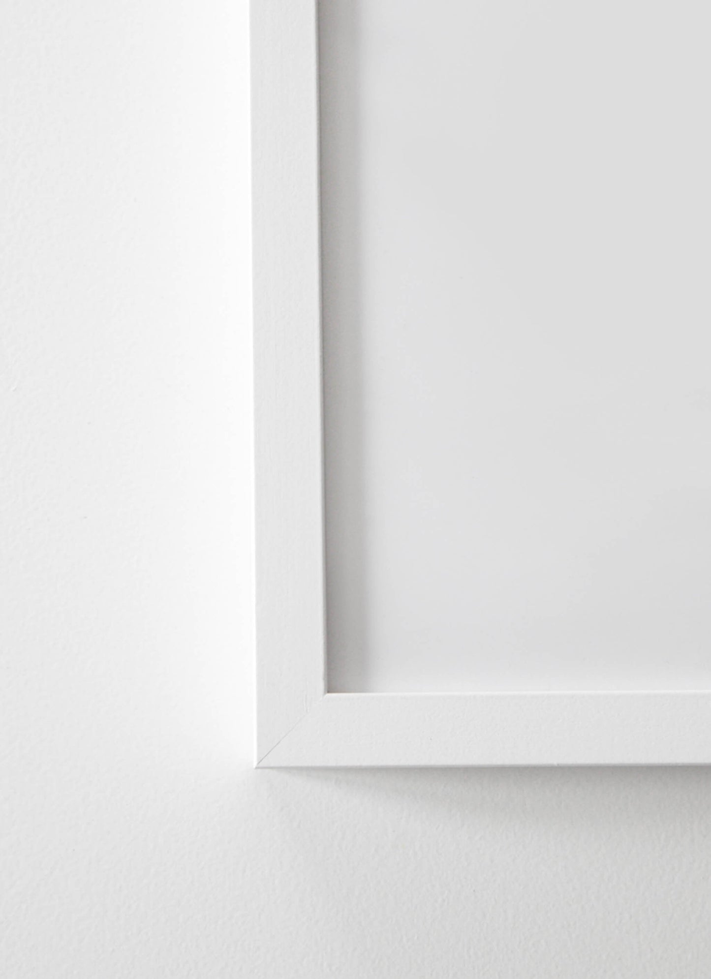 Classic White Pinewood Frame - 50x70 cm / 20x28"